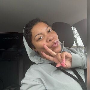 Meet your Posher, Mila